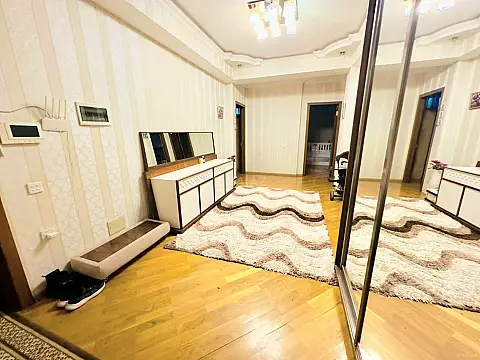 Satılır 3 otaqlı mənzil 128 m²