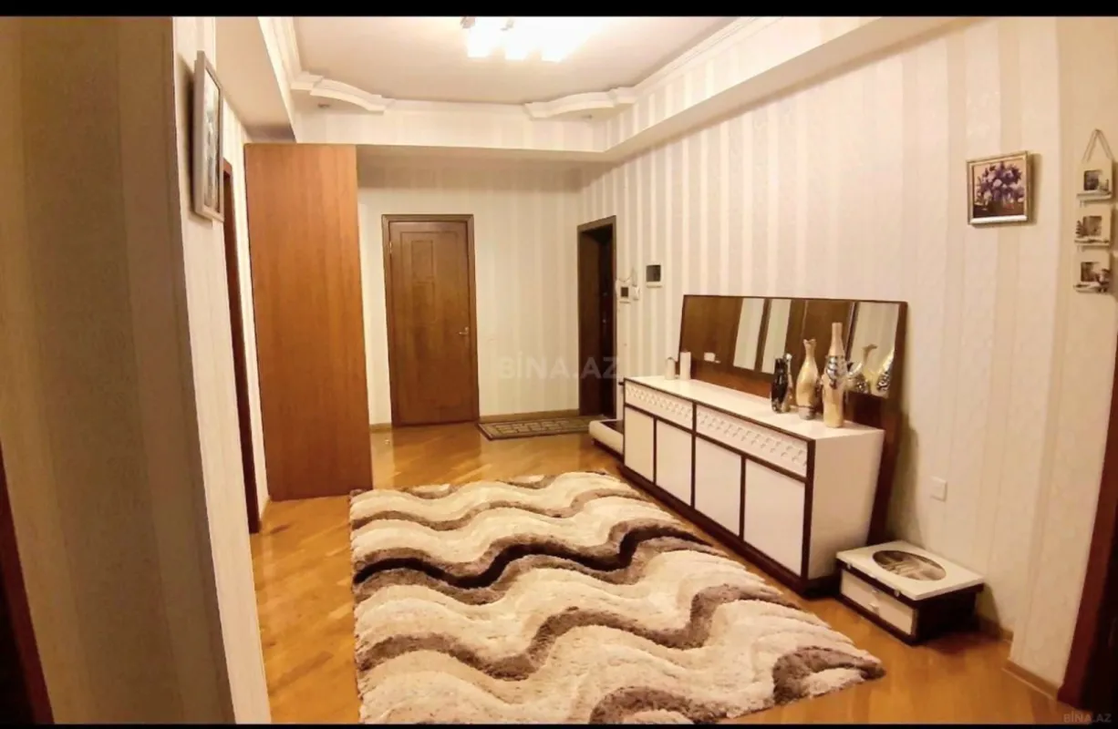 Satılır 3 otaqlı mənzil 128 m²