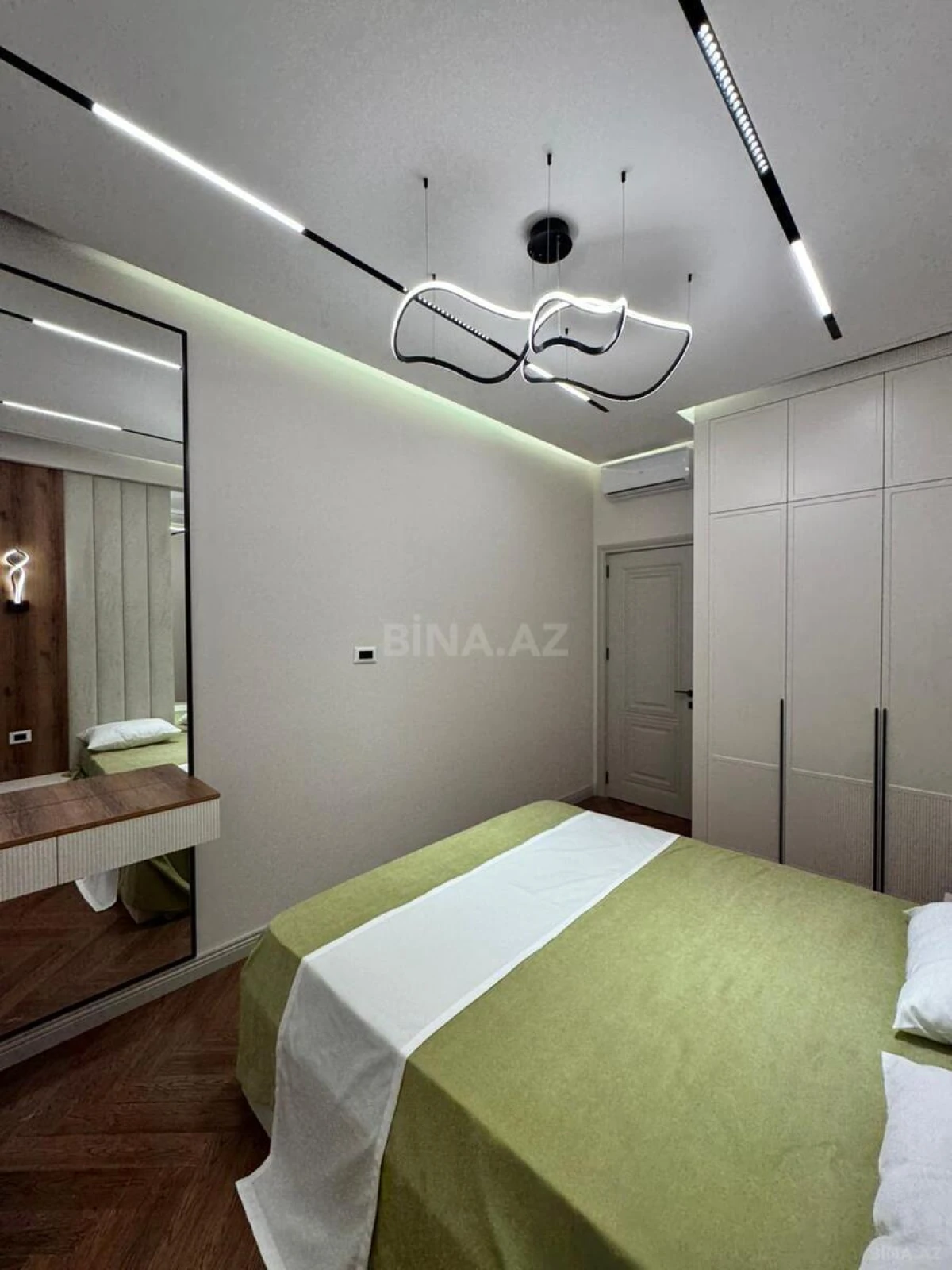 Satılır 2 otaqlı mənzil 72 m²