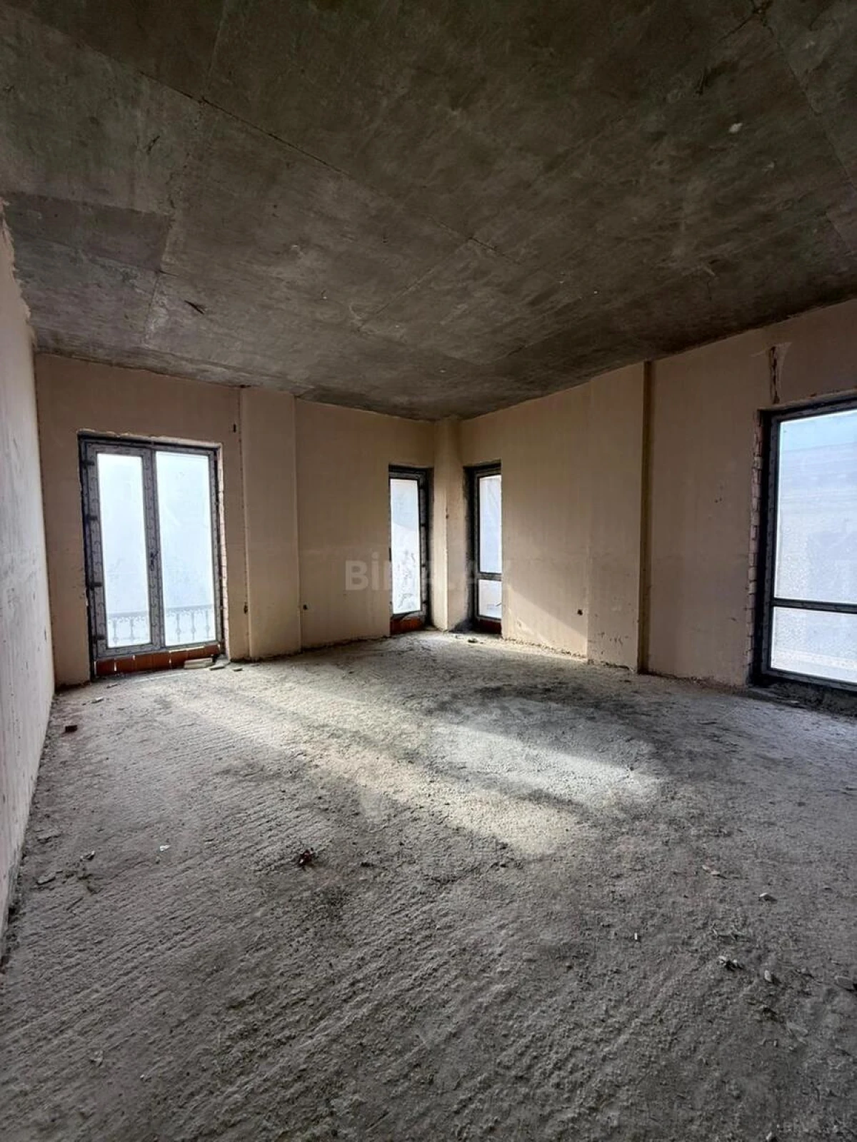 Kirayə verilir 10 otaqlı ofis 300 m²