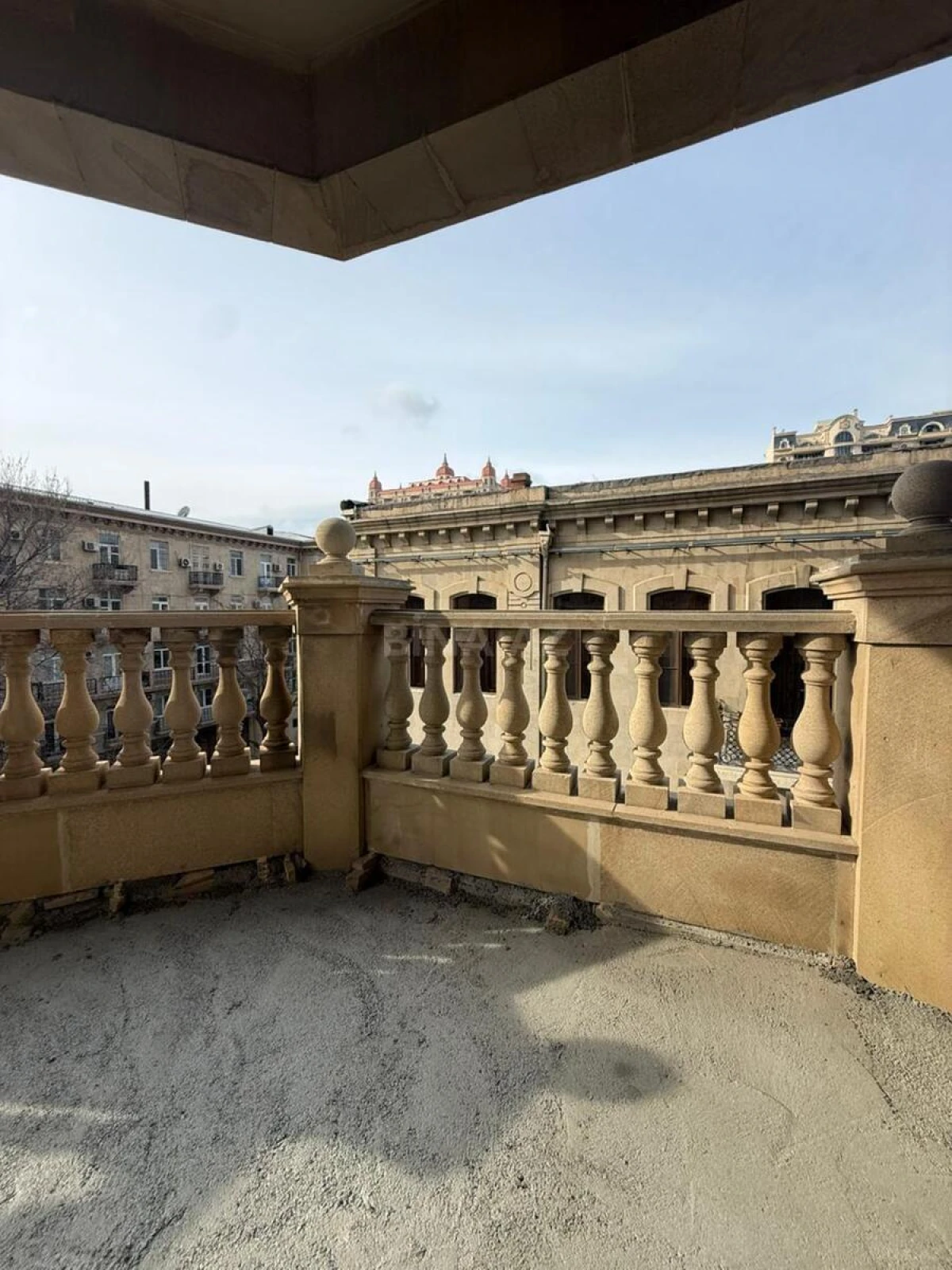 Kirayə verilir 10 otaqlı ofis 300 m²