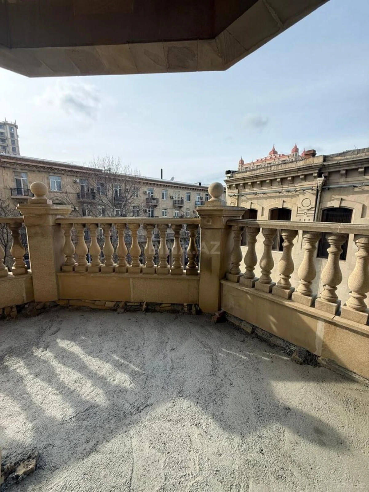 Kirayə verilir 10 otaqlı ofis 300 m²