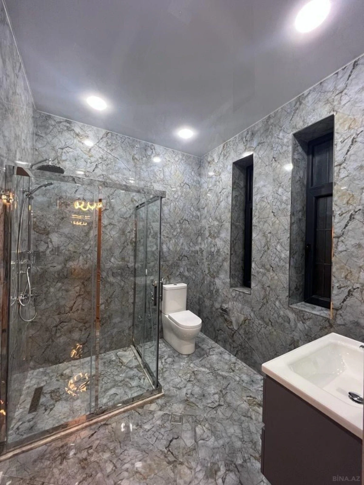 Satılır 5 otaqlı həyət evi 260 m²