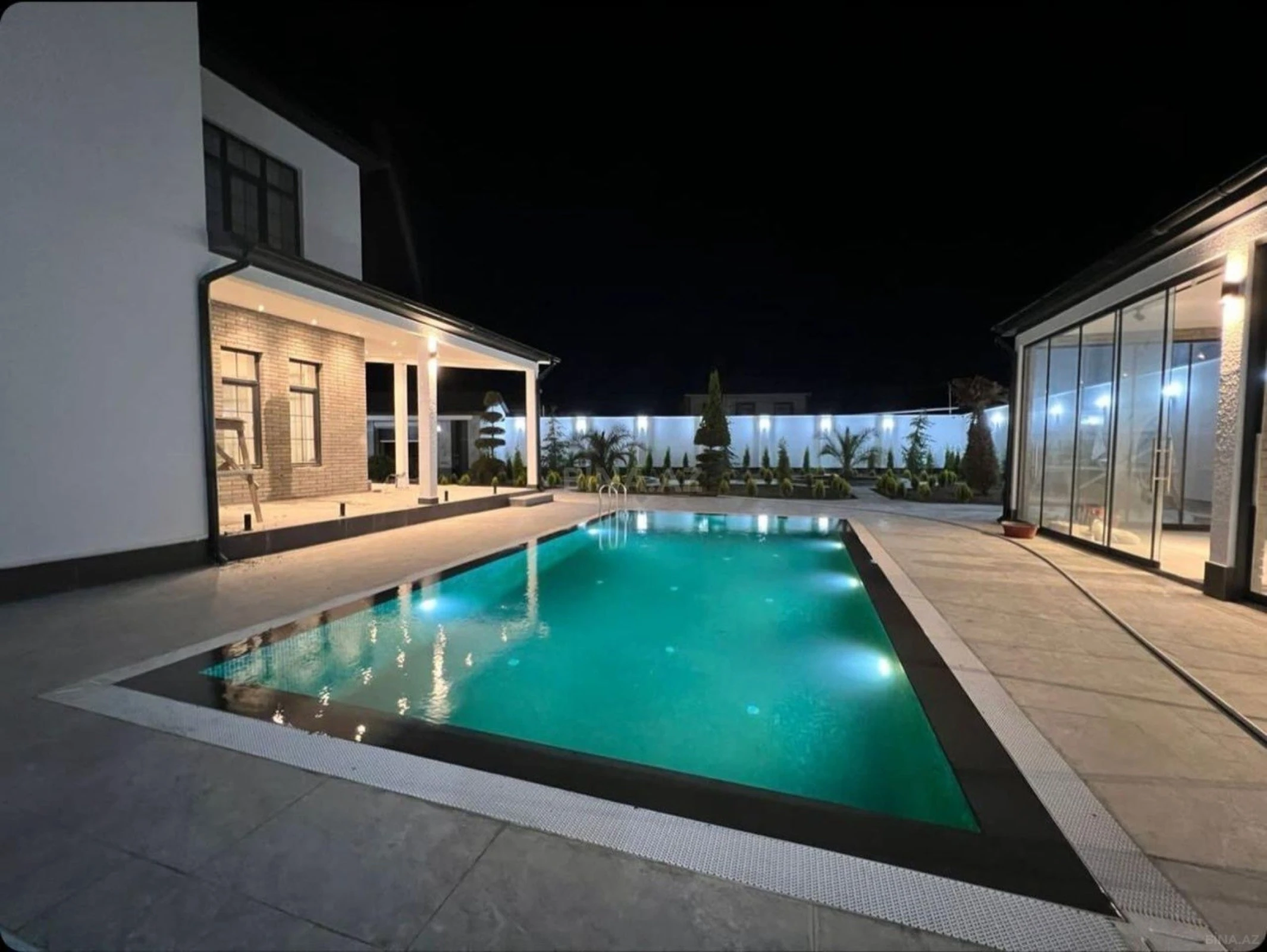 Satılır 5 otaqlı həyət evi 260 m²