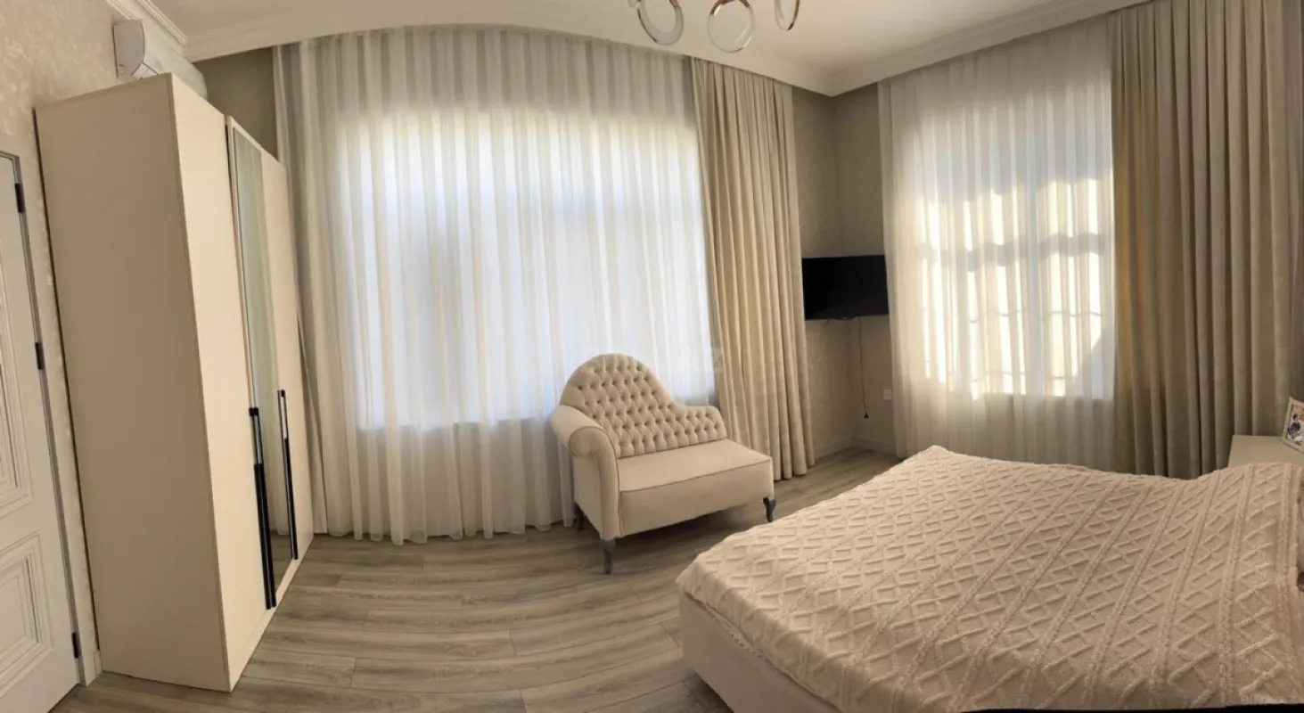 Satılır 5 otaqlı həyət evi 260 m²