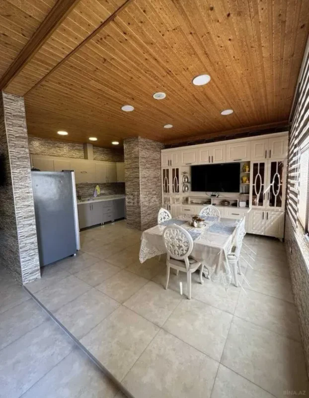 Satılır 6 otaqlı mənzil 750 m²