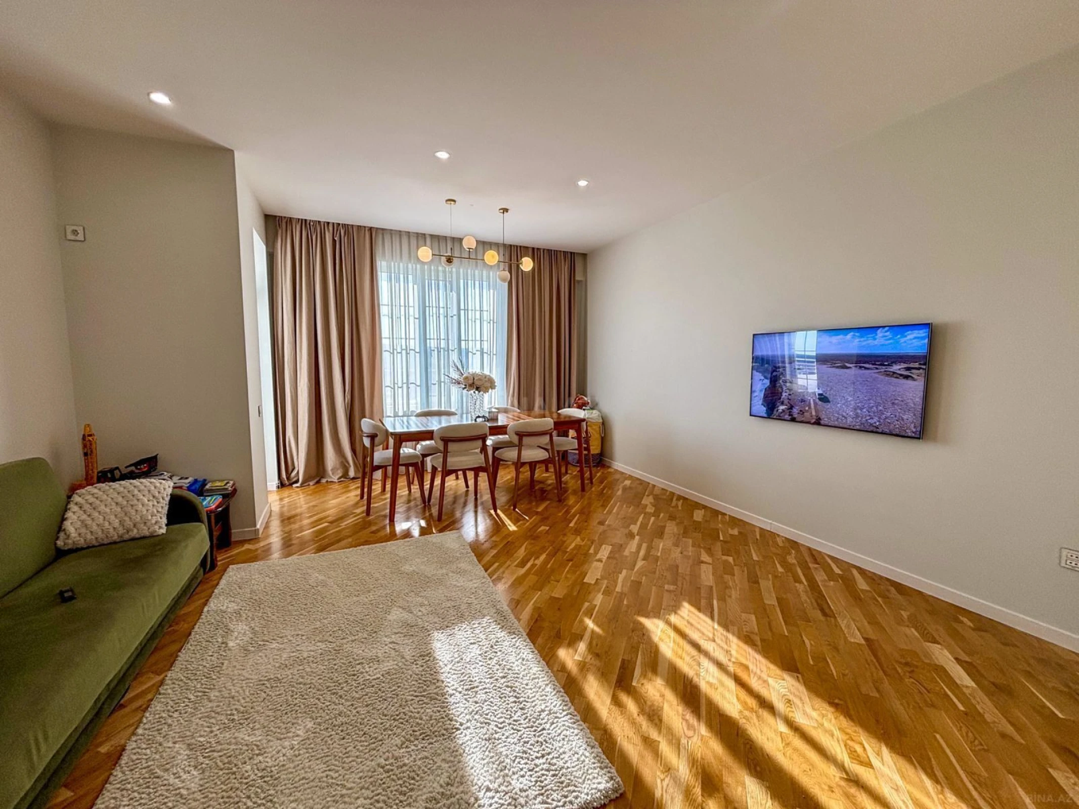 Satılır 2 otaqlı mənzil 100 m²