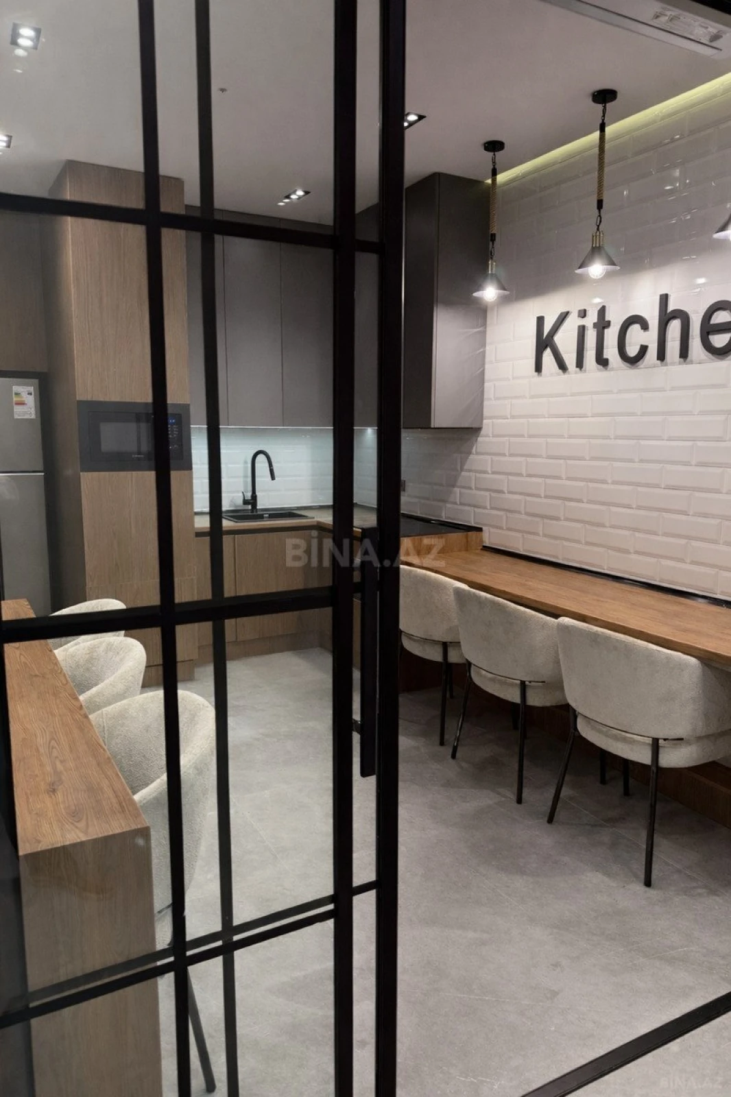 Kirayə verilir 2 otaqlı ofis 200 m²