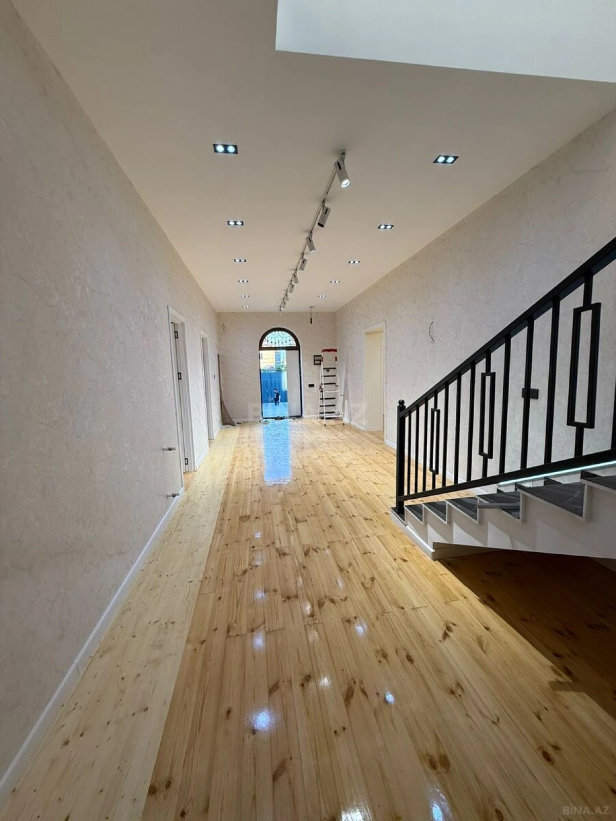 Satılır 6 otaqlı həyət evi 300 m²