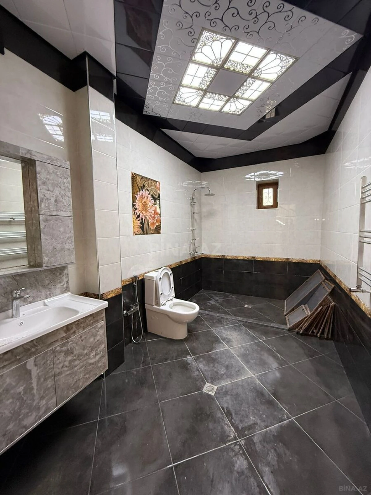 Satılır 6 otaqlı həyət evi 300 m²