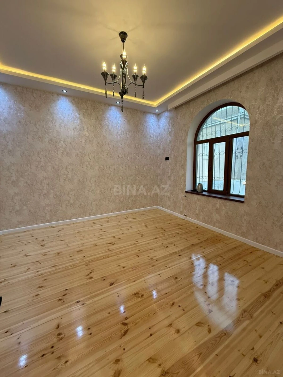 Satılır 6 otaqlı həyət evi 300 m²