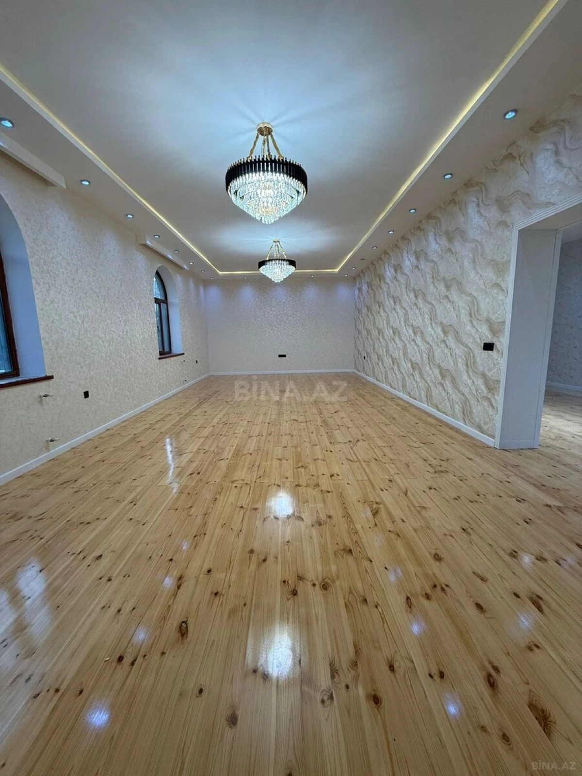 Satılır 6 otaqlı həyət evi 300 m²