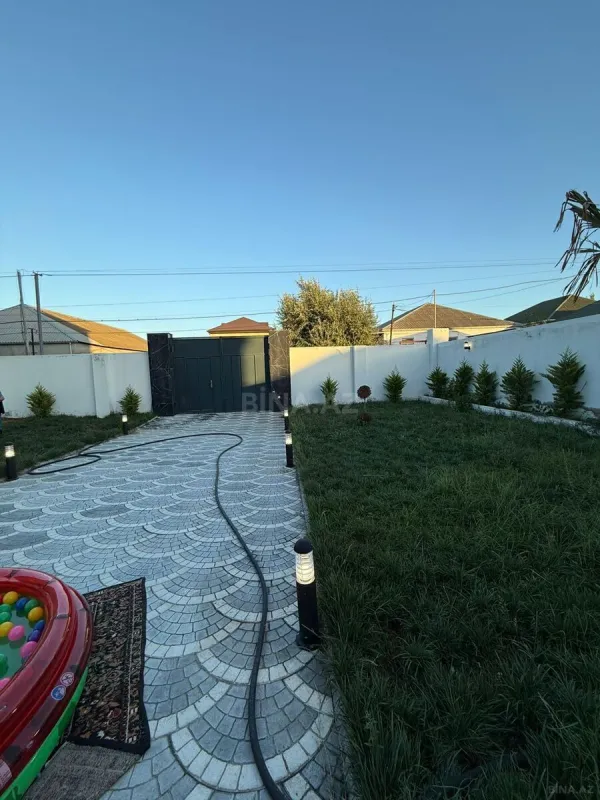 Satılır 6 otaqlı həyət evi 300 m²