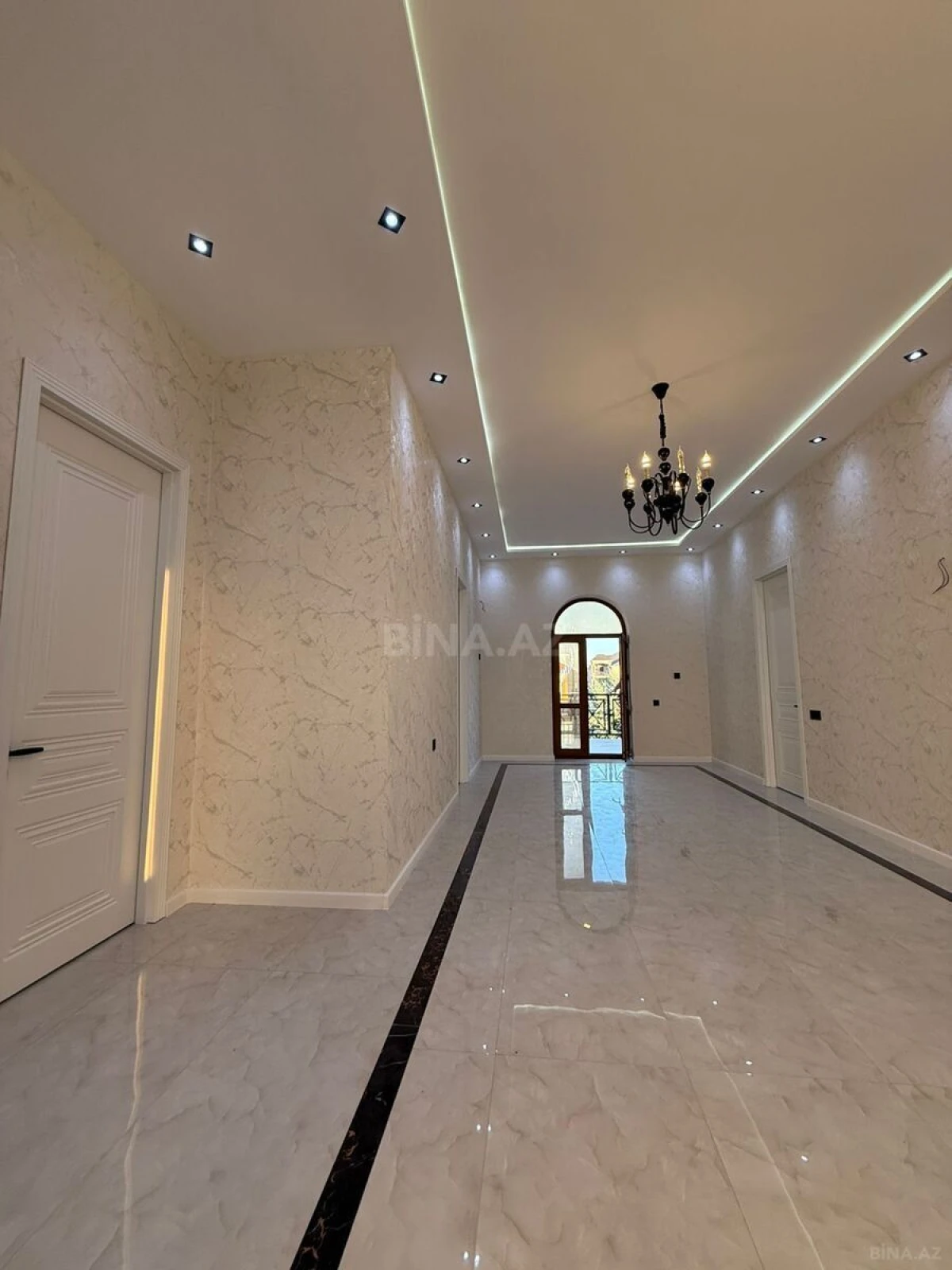 Satılır 6 otaqlı həyət evi 300 m²