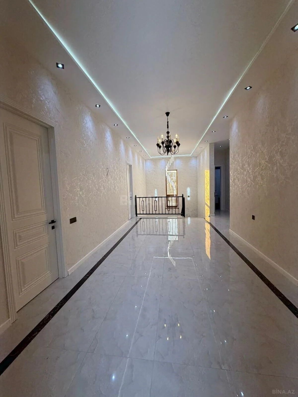 Satılır 6 otaqlı həyət evi 300 m²