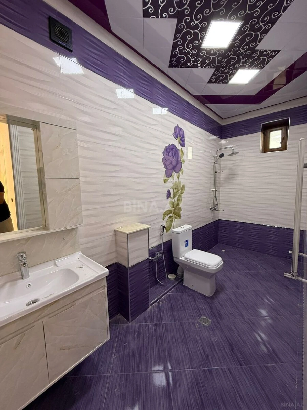 Satılır 6 otaqlı həyət evi 300 m²