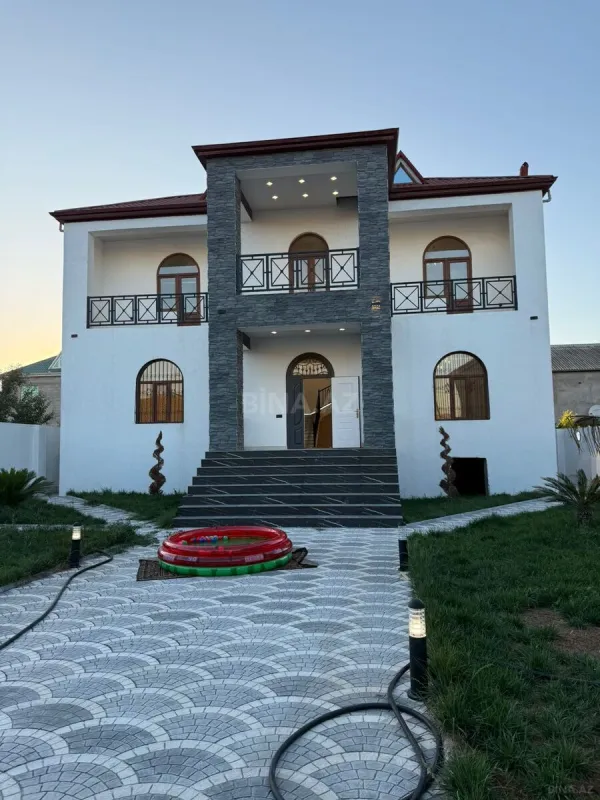Satılır 6 otaqlı həyət evi 300 m²