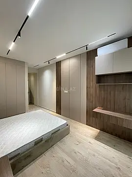 Satılır 4 otaqlı mənzil 142 m²