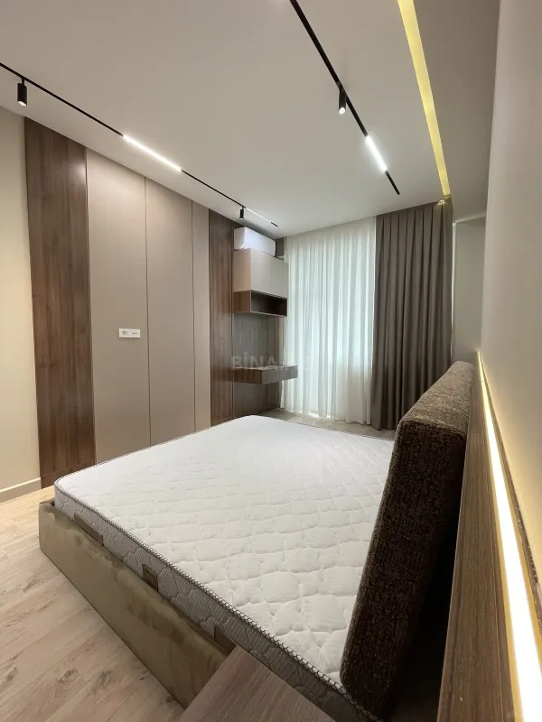 Satılır 4 otaqlı mənzil 142 m²