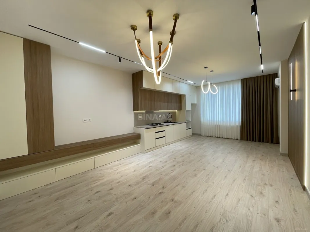 Satılır 4 otaqlı mənzil 142 m²