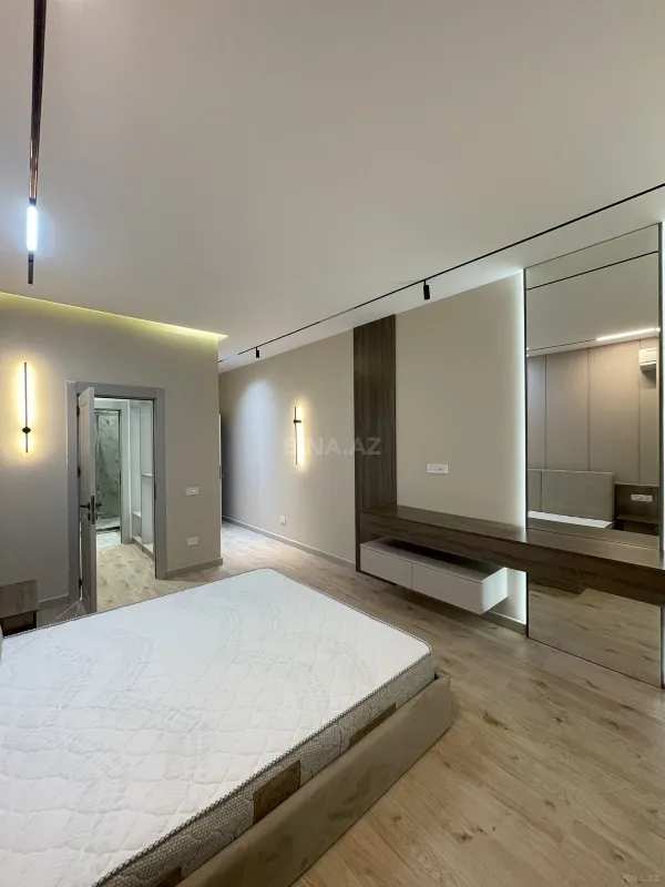 Satılır 4 otaqlı mənzil 142 m²
