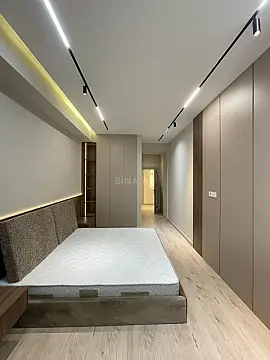 Satılır 4 otaqlı mənzil 142 m²