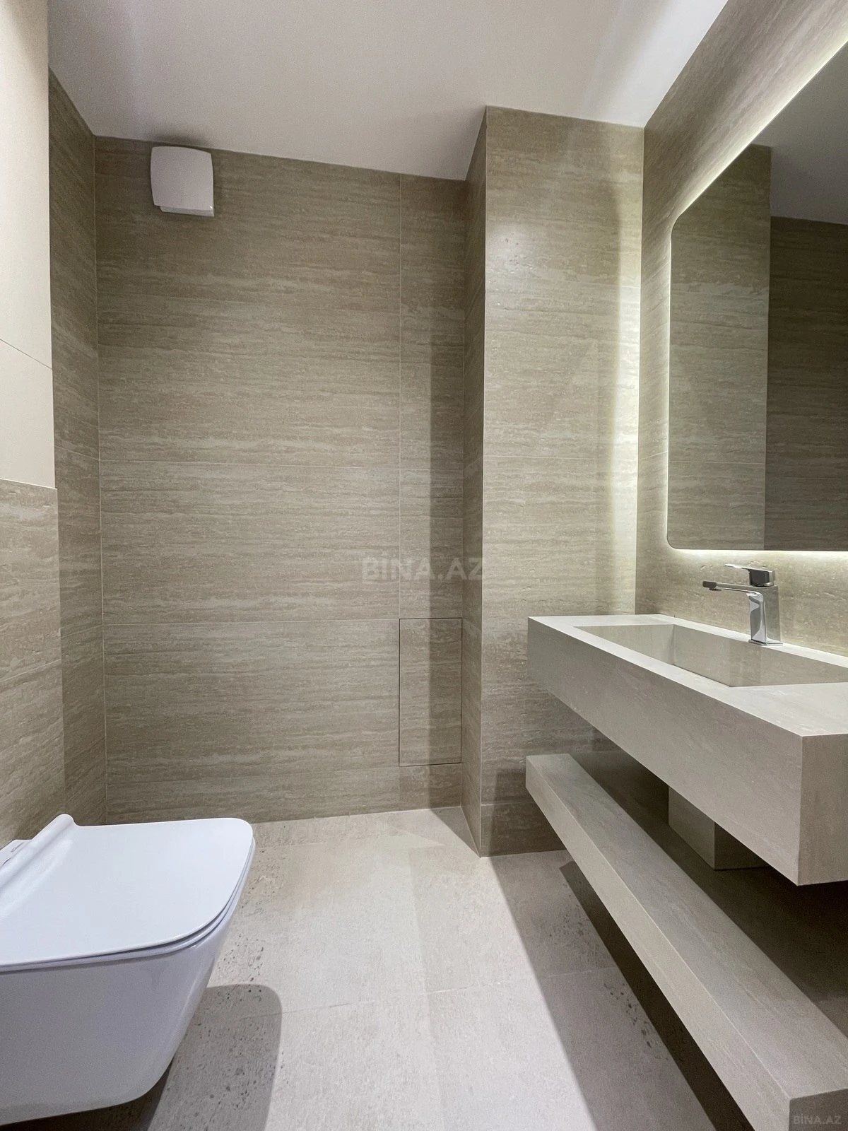 Satılır 4 otaqlı mənzil 142 m²