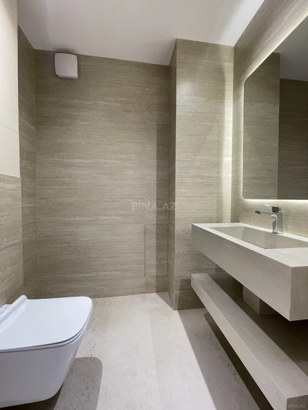 Satılır 4 otaqlı mənzil 142 m²
