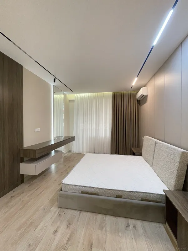 Satılır 4 otaqlı mənzil 142 m²