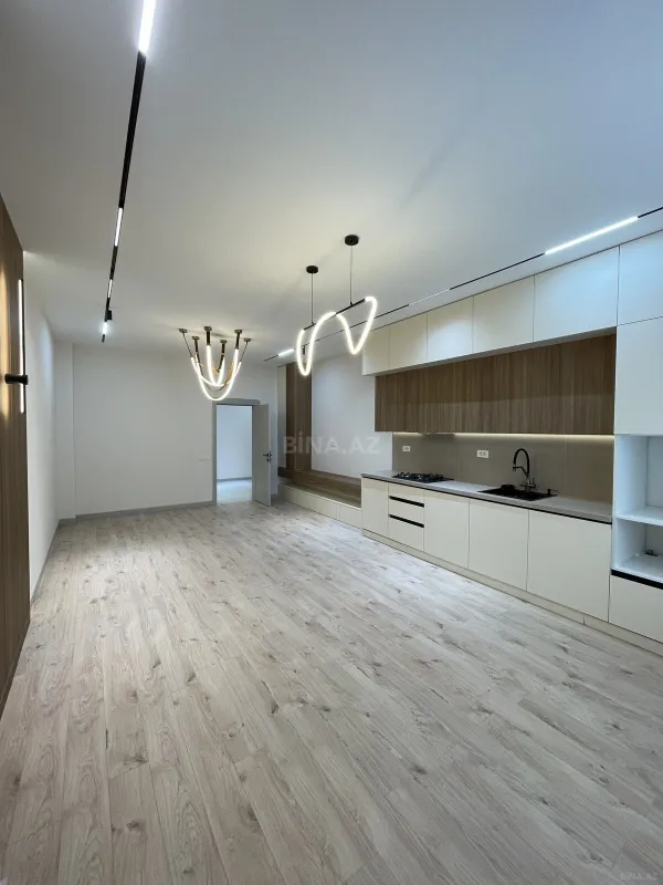 Satılır 4 otaqlı mənzil 142 m²