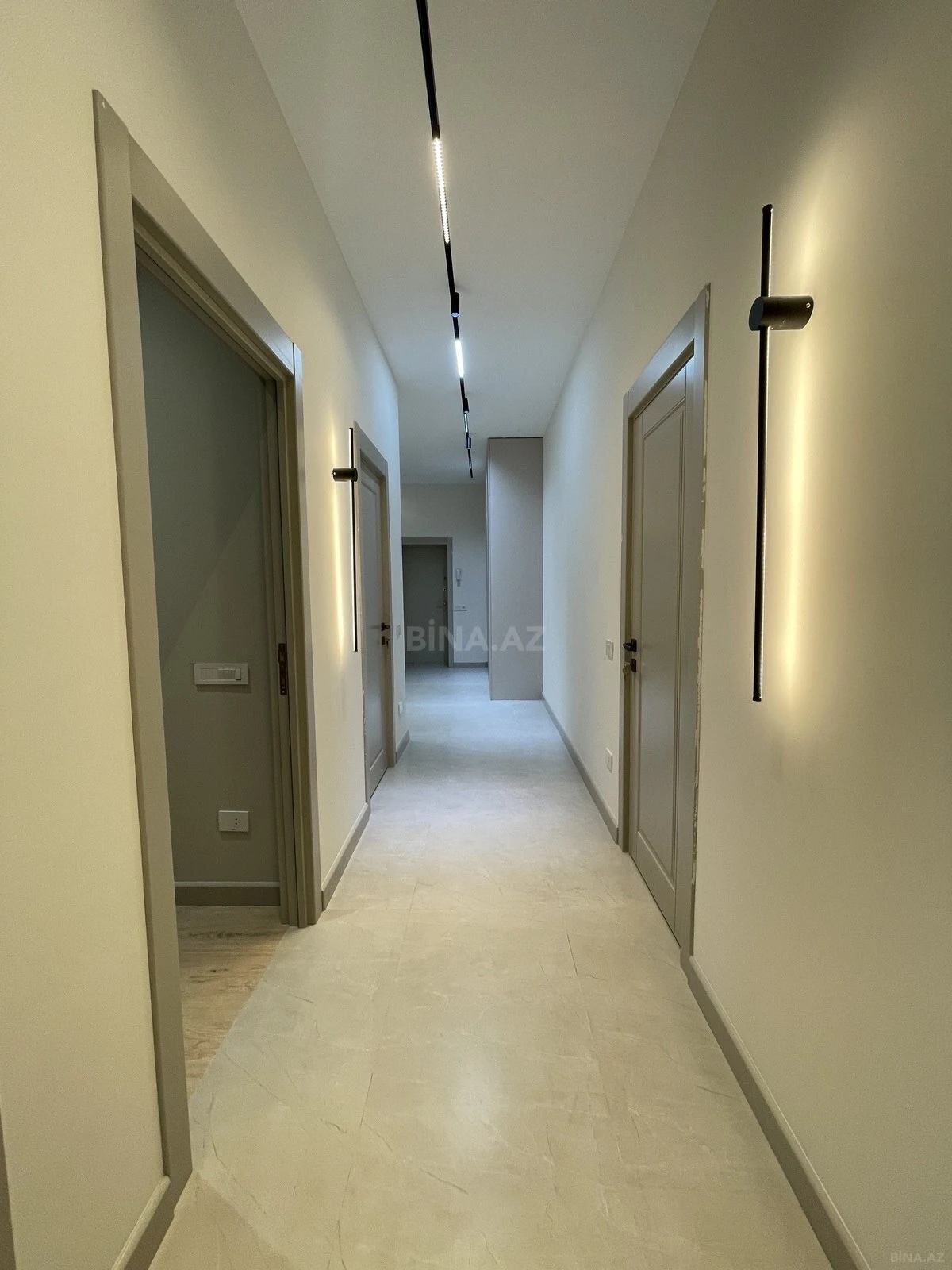 Satılır 4 otaqlı mənzil 142 m²