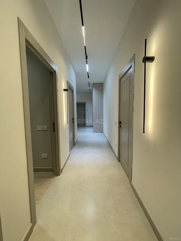 Satılır 4 otaqlı mənzil 142 m²
