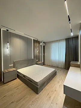 Satılır 4 otaqlı mənzil 142 m²