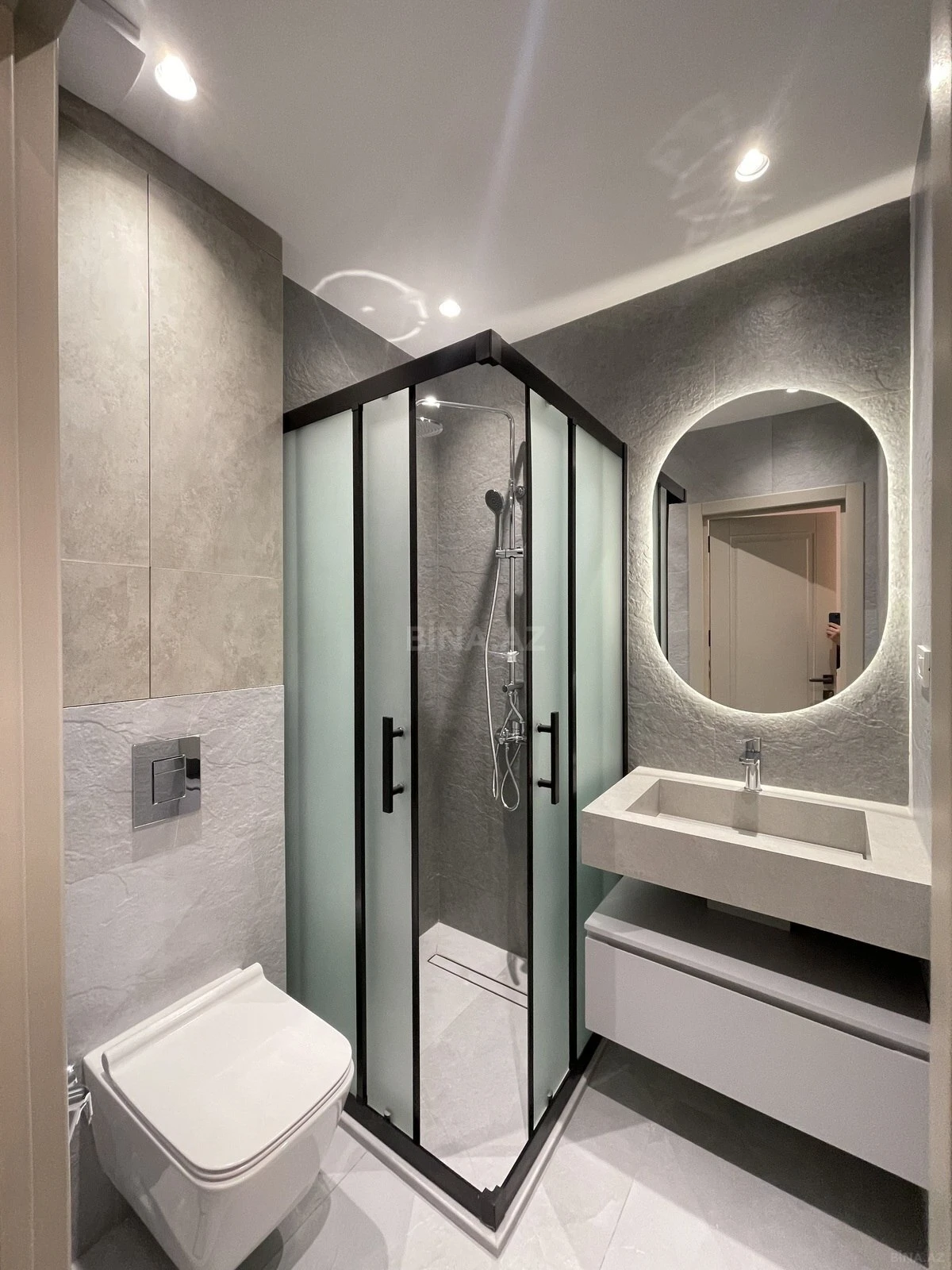 Satılır 4 otaqlı mənzil 142 m²