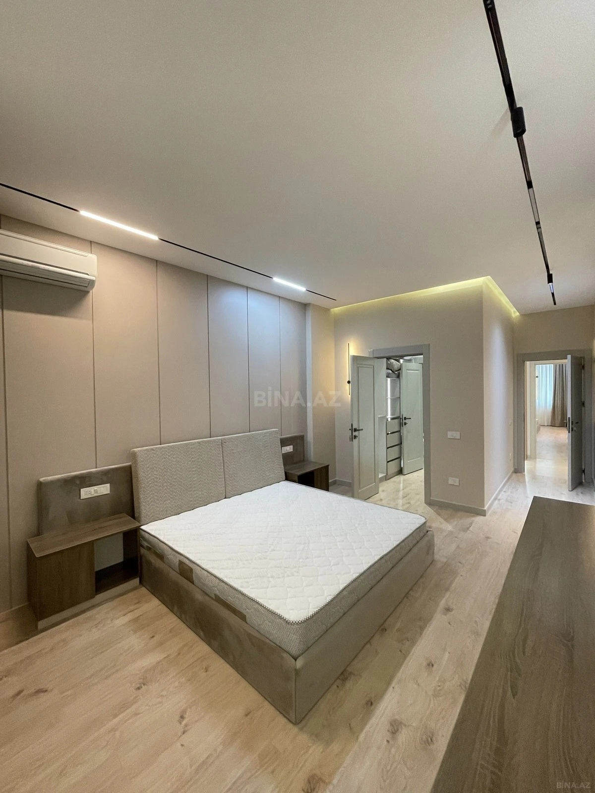 Satılır 4 otaqlı mənzil 142 m²