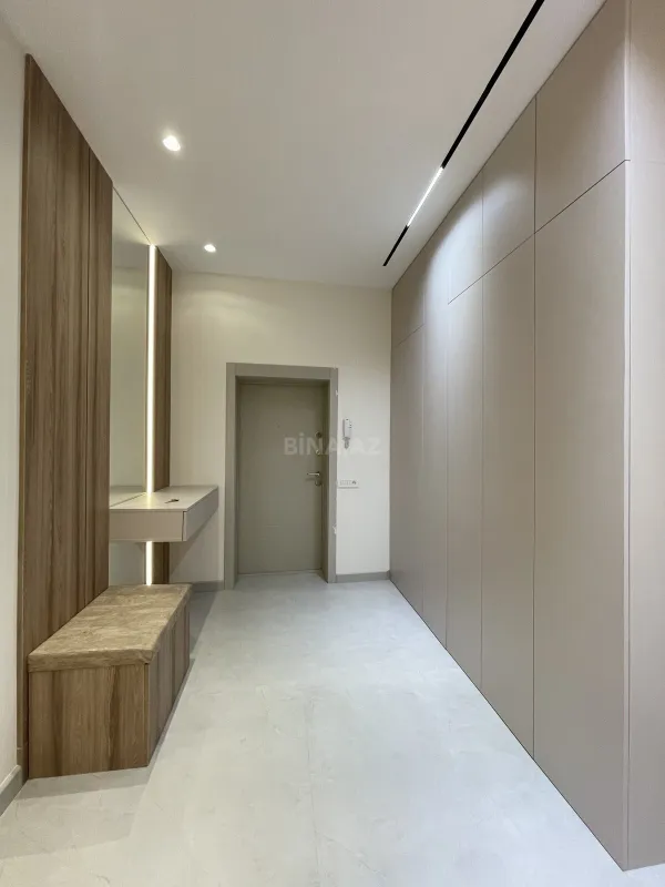 Satılır 4 otaqlı mənzil 142 m²