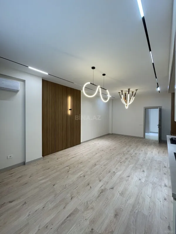 Satılır 4 otaqlı mənzil 142 m²