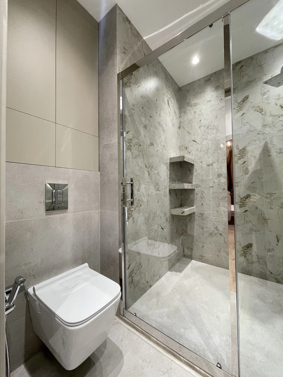 Satılır 4 otaqlı mənzil 142 m²