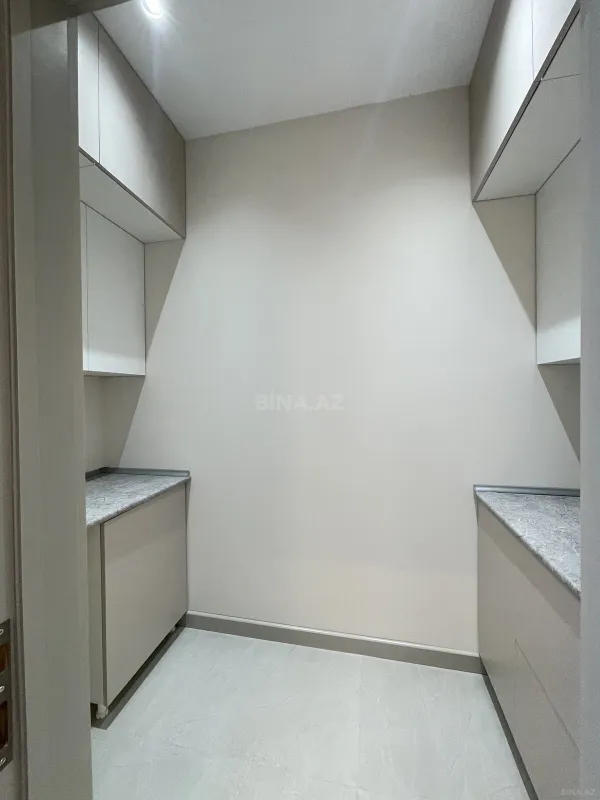 Satılır 4 otaqlı mənzil 142 m²
