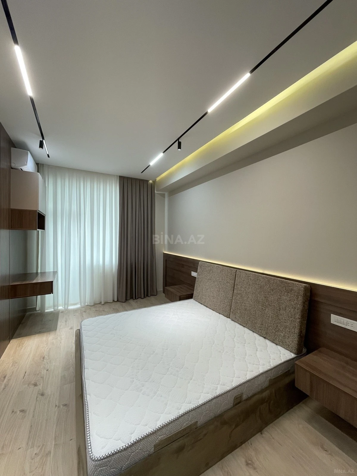 Satılır 4 otaqlı mənzil 142 m²