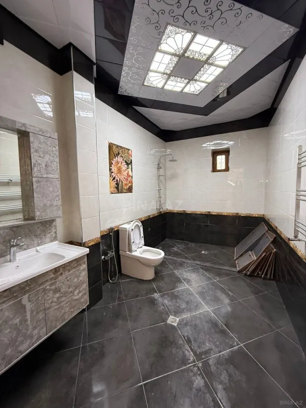 Satılır 6 otaqlı həyət evi 300 m²