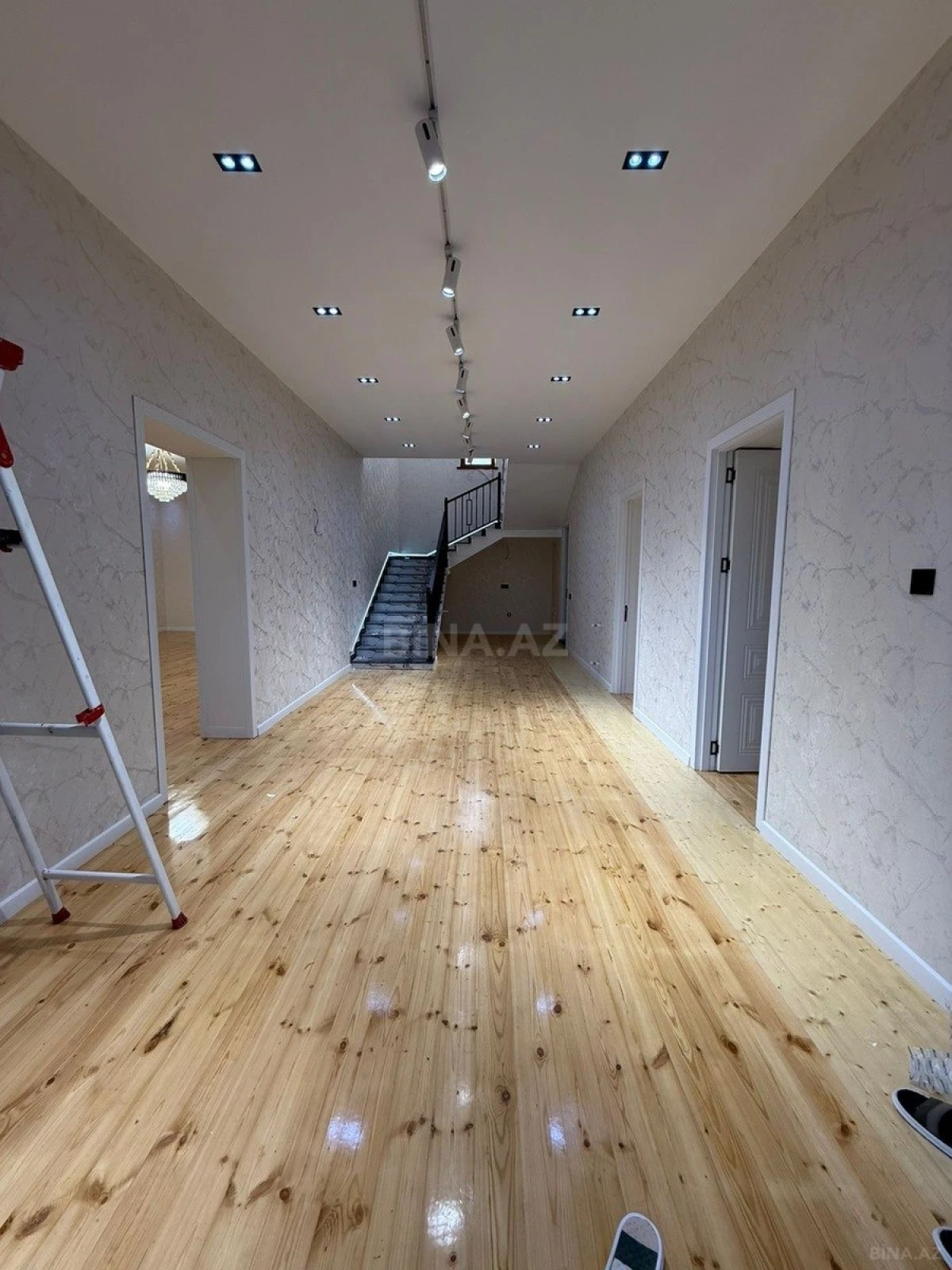 Satılır 6 otaqlı həyət evi 300 m²