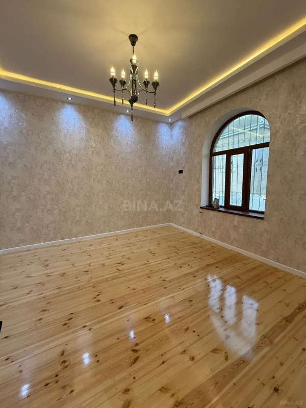 Satılır 6 otaqlı həyət evi 300 m²