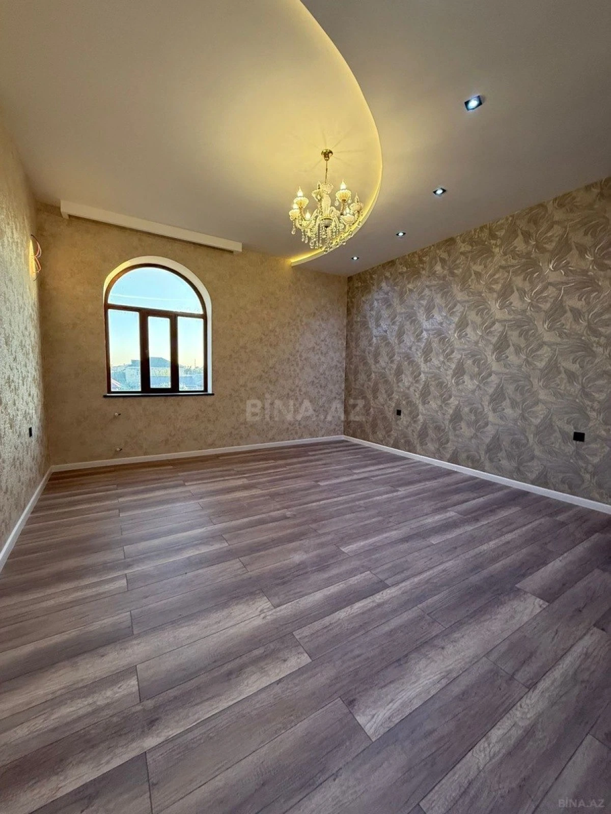 Satılır 6 otaqlı həyət evi 300 m²