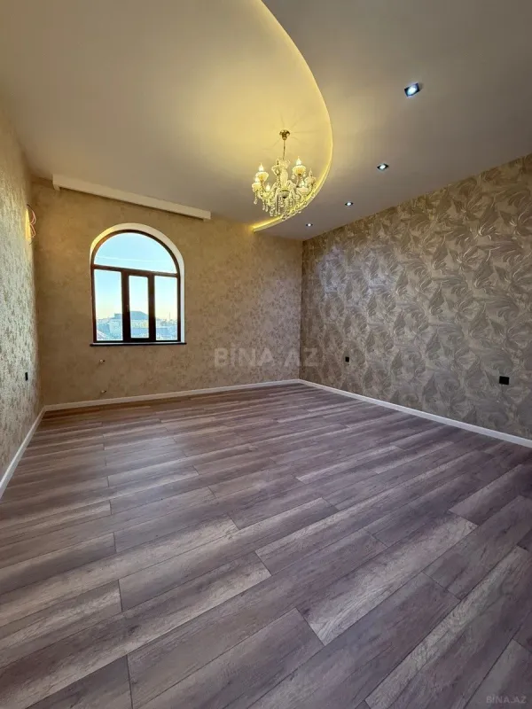Satılır 6 otaqlı həyət evi 300 m²