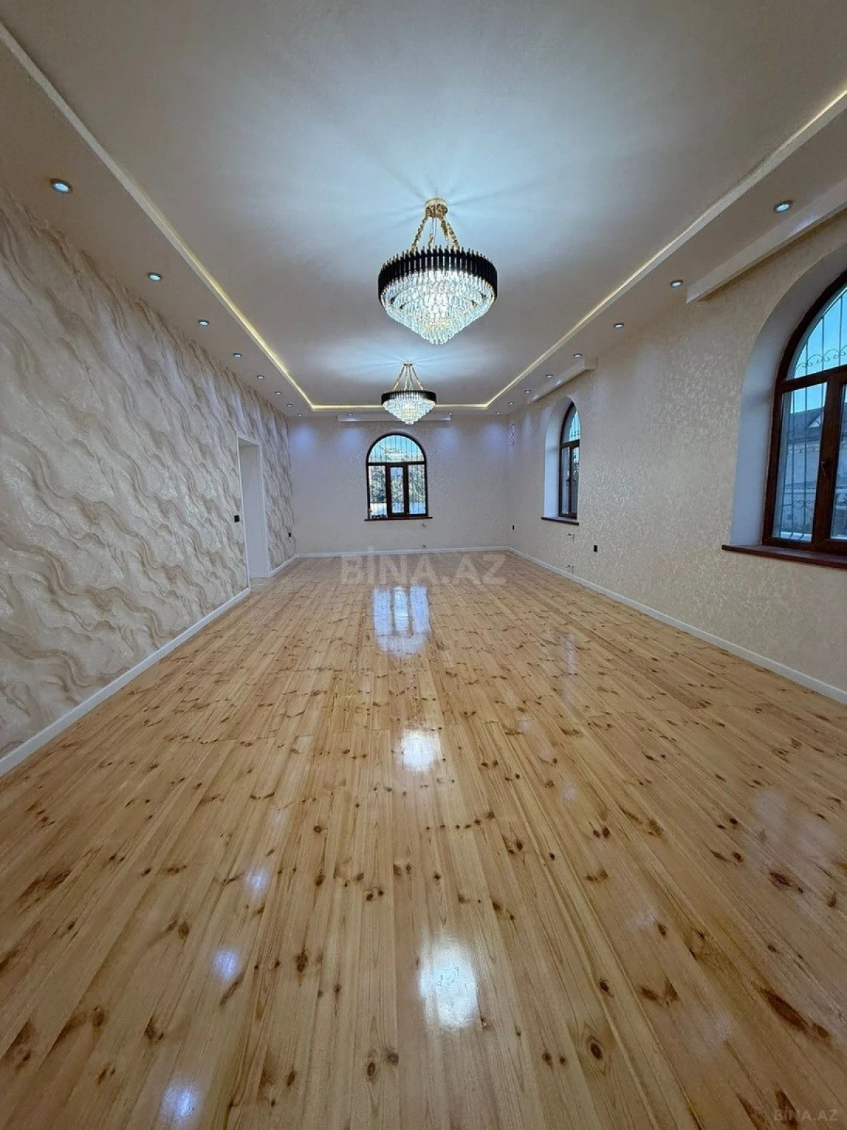 Satılır 6 otaqlı həyət evi 300 m²