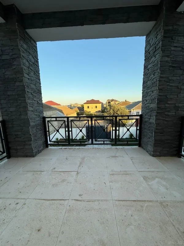 Satılır 6 otaqlı həyət evi 300 m²