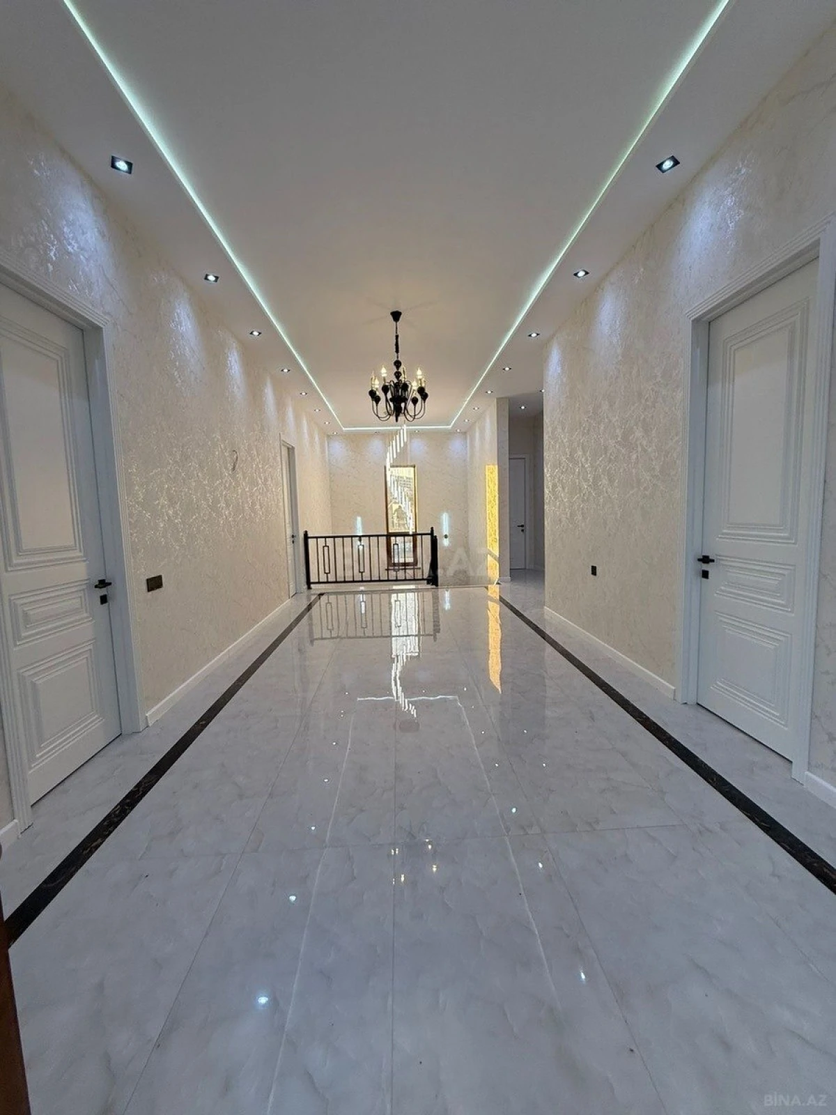 Satılır 6 otaqlı həyət evi 300 m²