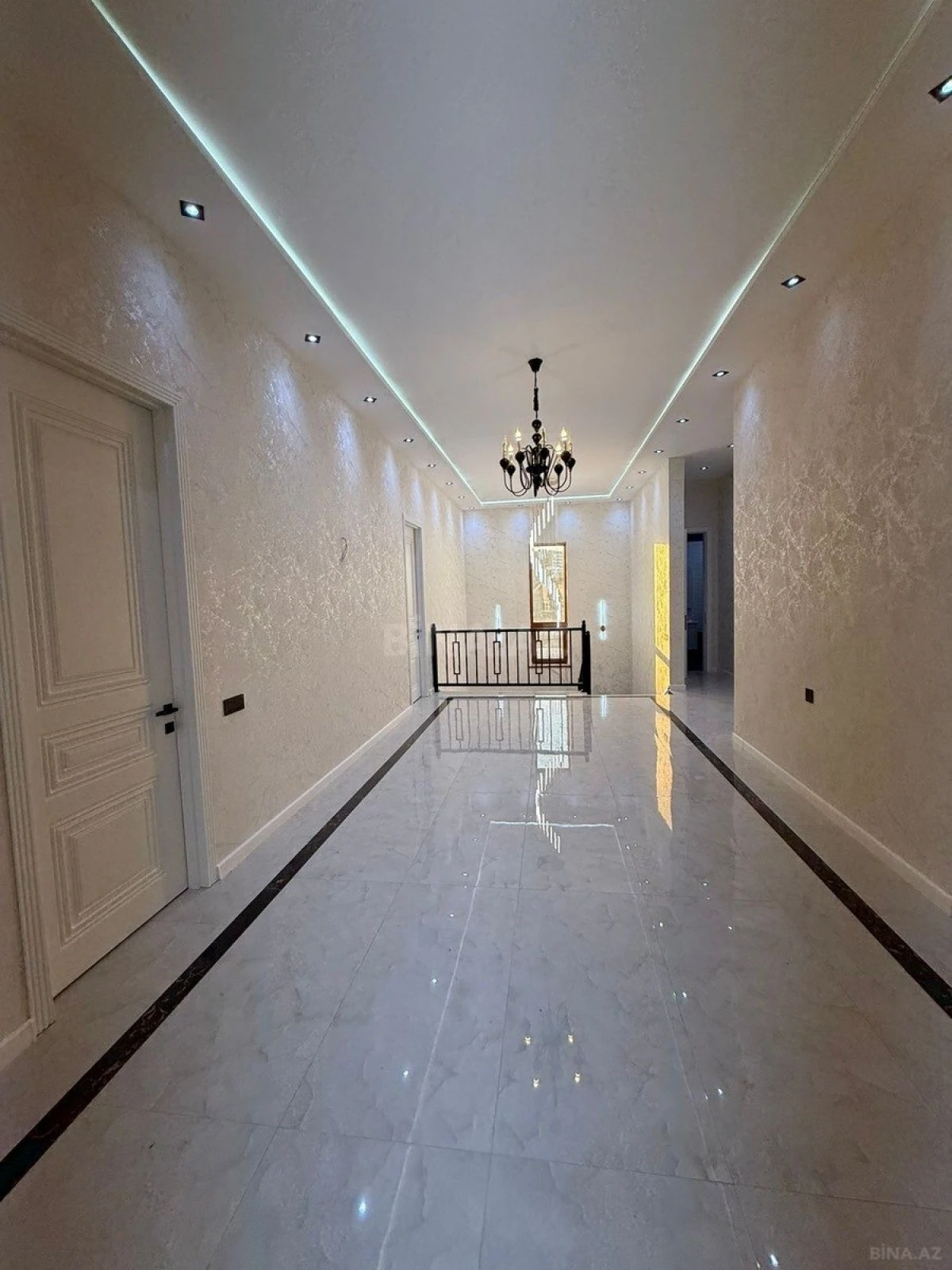 Satılır 6 otaqlı həyət evi 300 m²