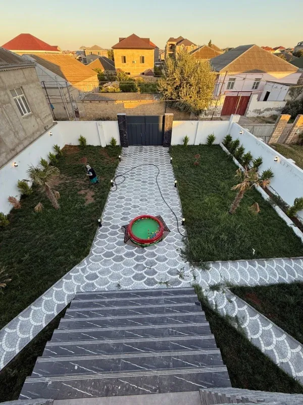 Satılır 6 otaqlı həyət evi 300 m²